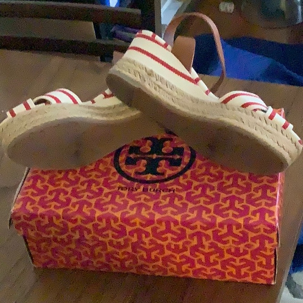 Red/white wedge - Picture 3 of 4